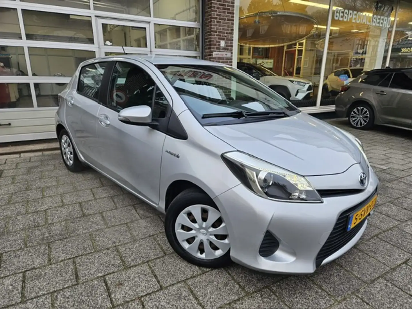Toyota Yaris 1.5 Full Hybrid Aspiration NL Auto   Trekhaak afne Gris - 1
