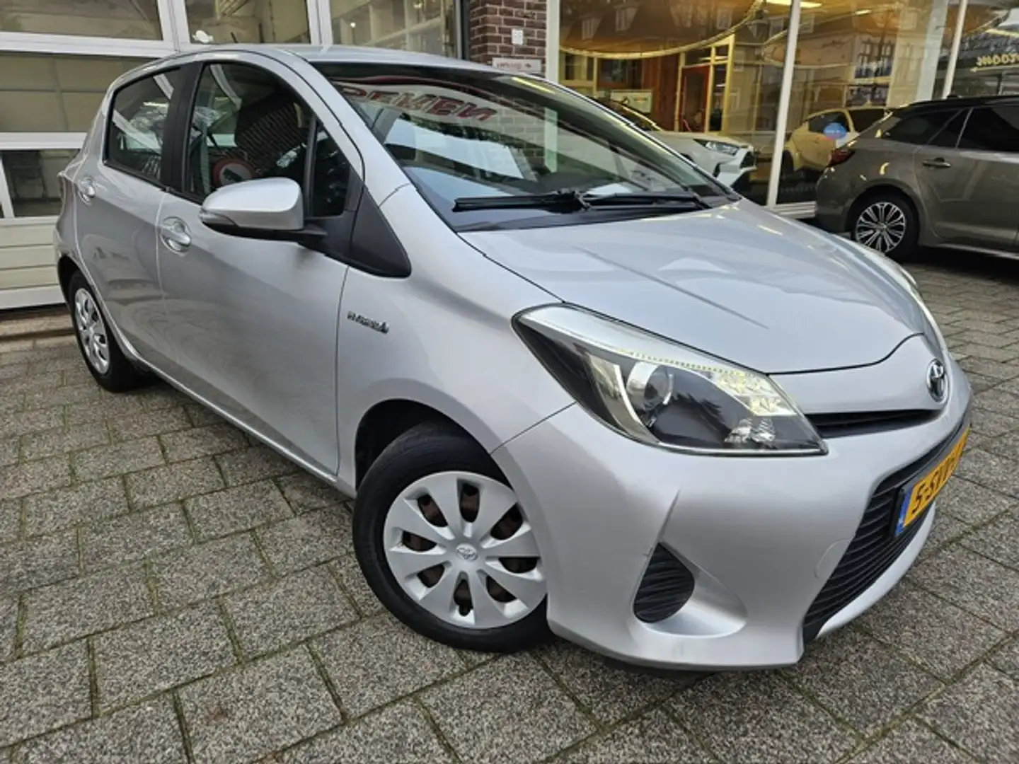 Toyota Yaris 1.5 Full Hybrid Aspiration NL Auto   Trekhaak afne Gris - 2