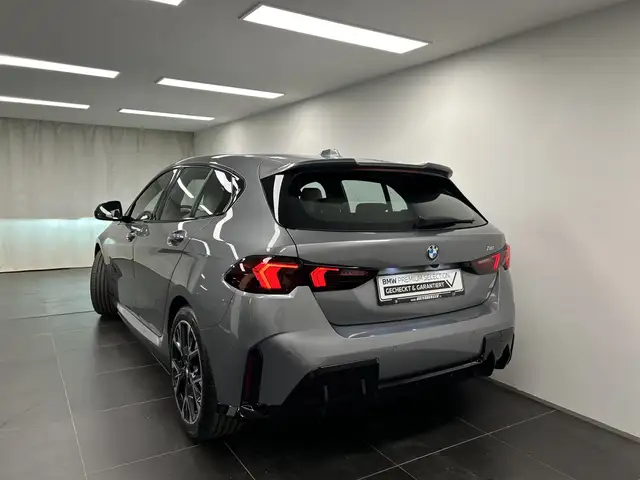 BMW 1 Series view 10