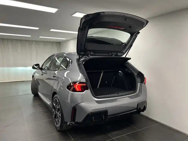 BMW 1 Series view 11