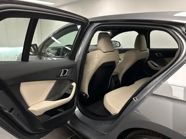 BMW 1 Series view 12