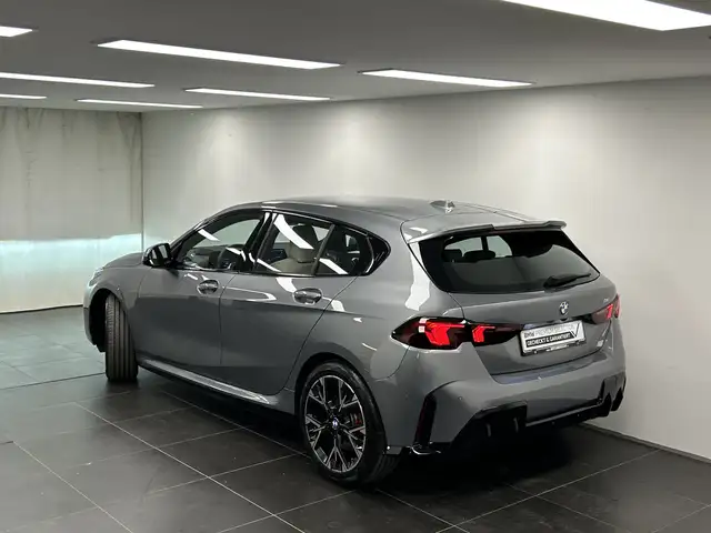 BMW 1 Series view 3