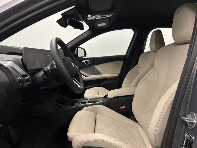 BMW 1 Series view 4