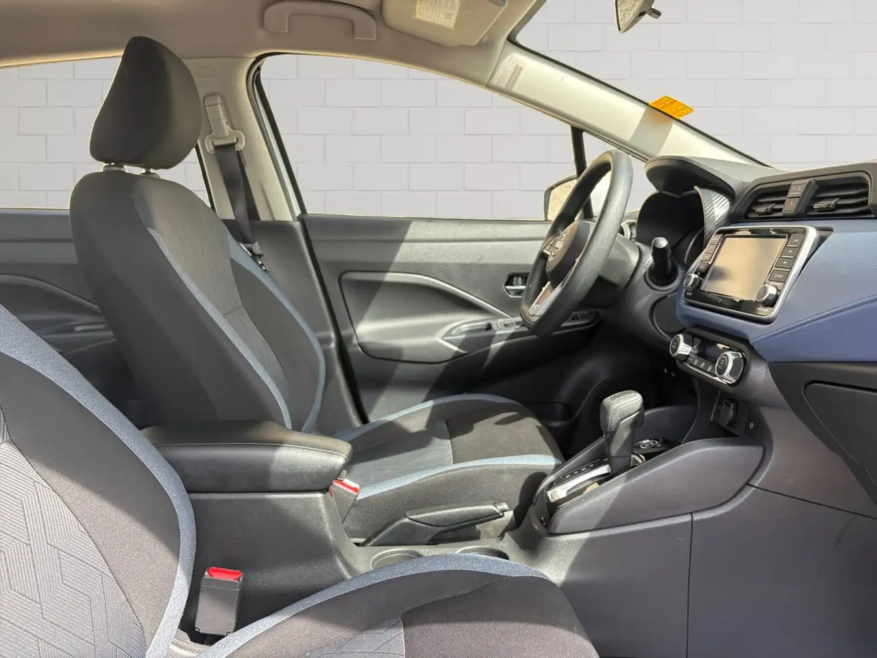 Nissan Versa снимка Nissan Versa