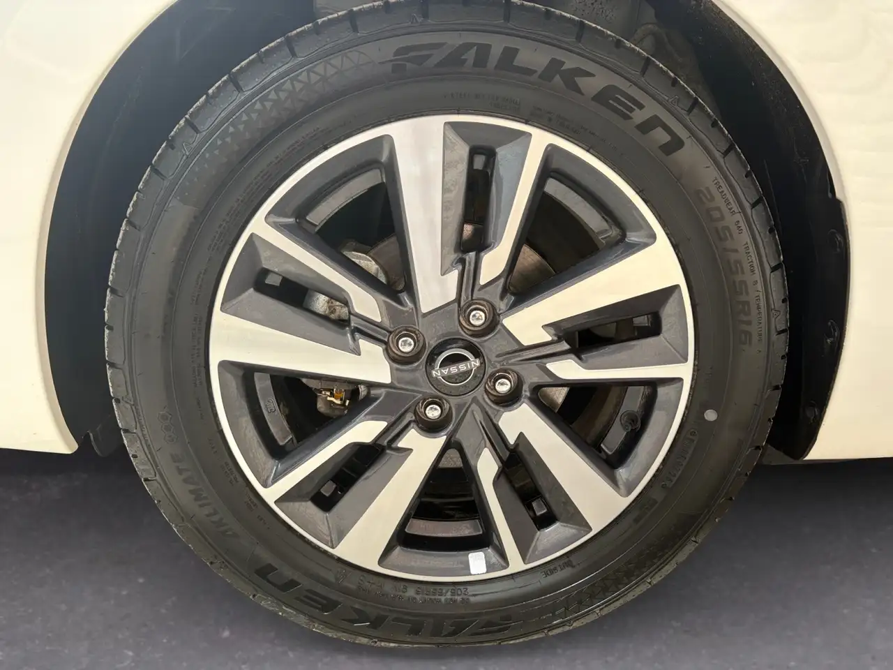 Nissan Versa снимка Nissan Versa