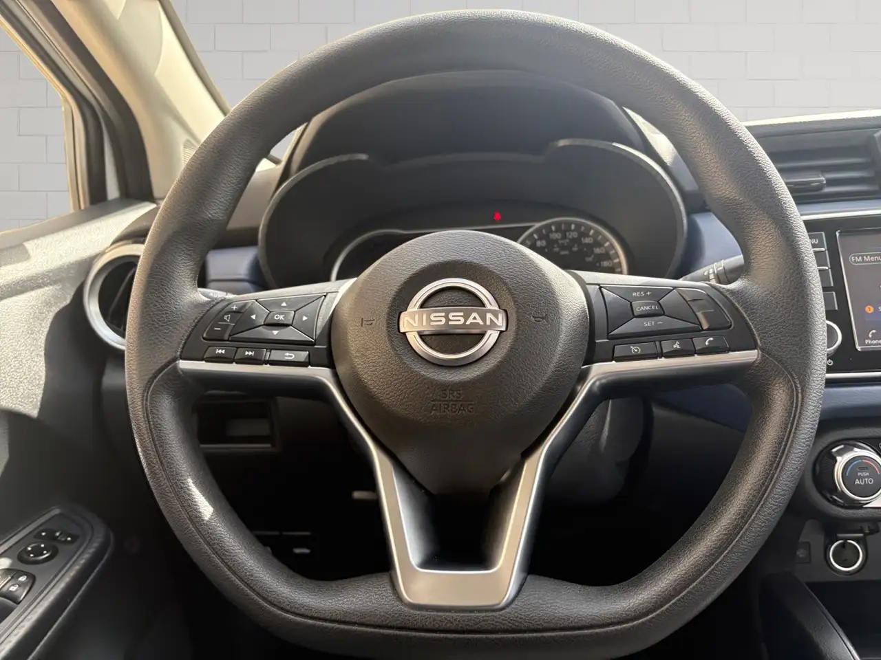 Nissan Versa снимка Nissan Versa