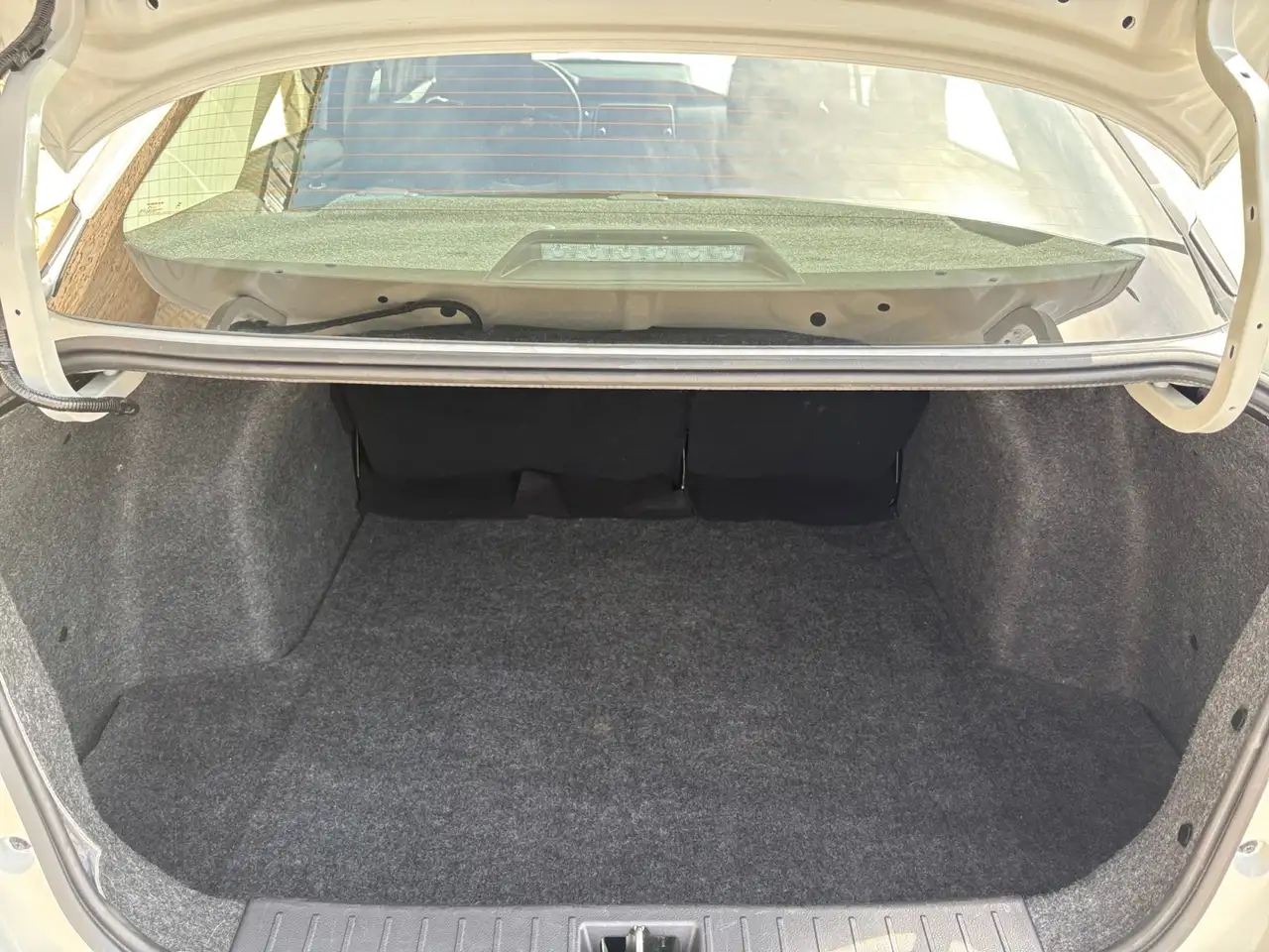 Nissan Versa снимка Nissan Versa