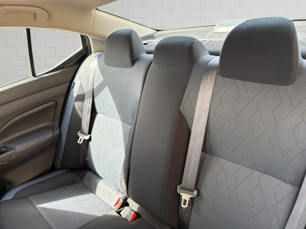 Nissan Versa снимка Nissan Versa