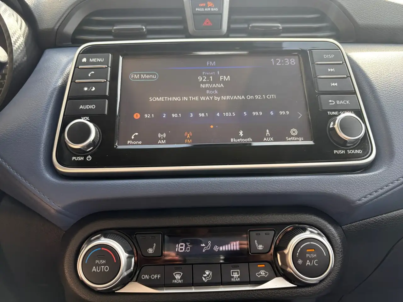 Nissan Versa снимка Nissan Versa