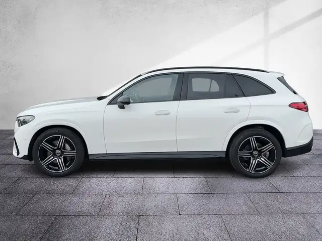 Mercedes-Benz GLC 200 d 4MATIC AMG-Line Prem Night 360°Kam AHV Ansicht 3