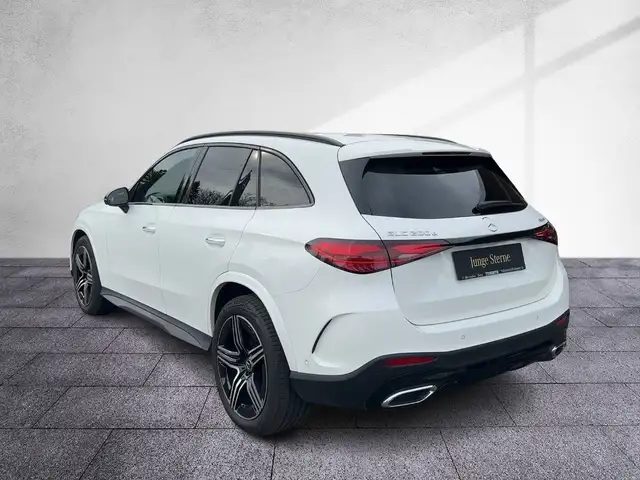 Mercedes-Benz GLC 200 d 4MATIC AMG-Line Prem Night 360°Kam AHV Ansicht 4