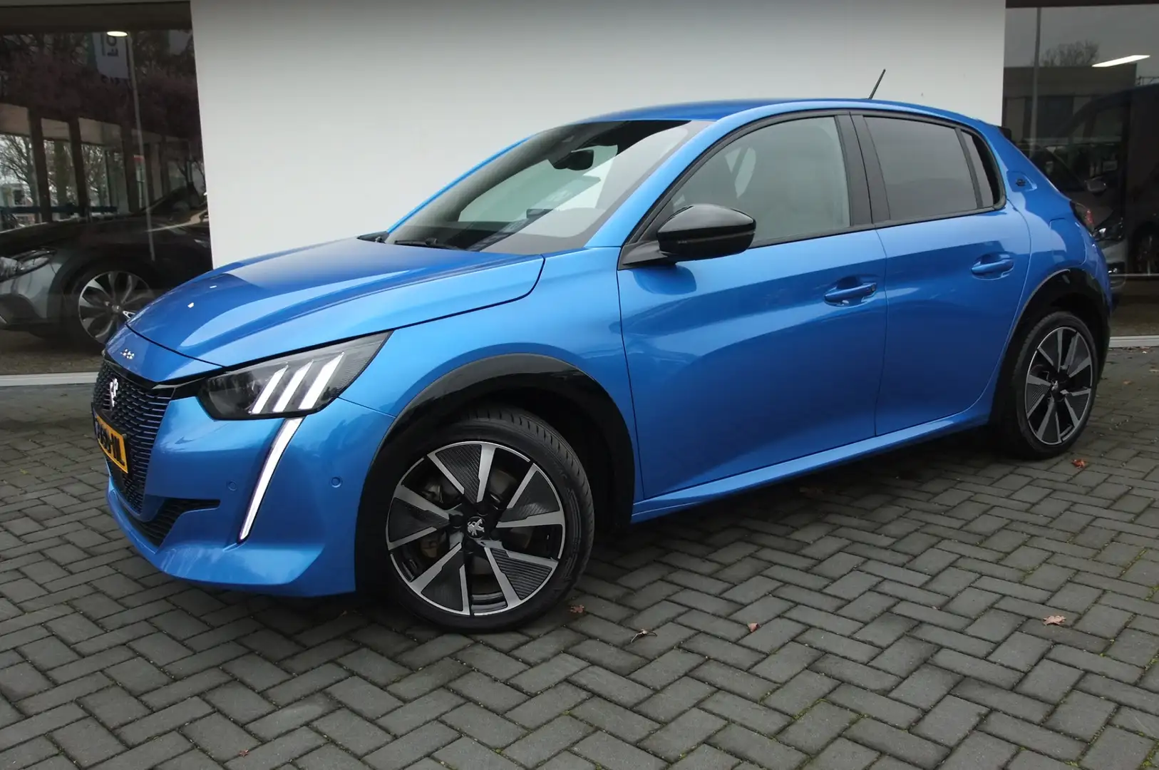 Peugeot e-208 EV GT Pack 50 kWh / BTW auto / 3FASE / camera/ sto Blauw - 2