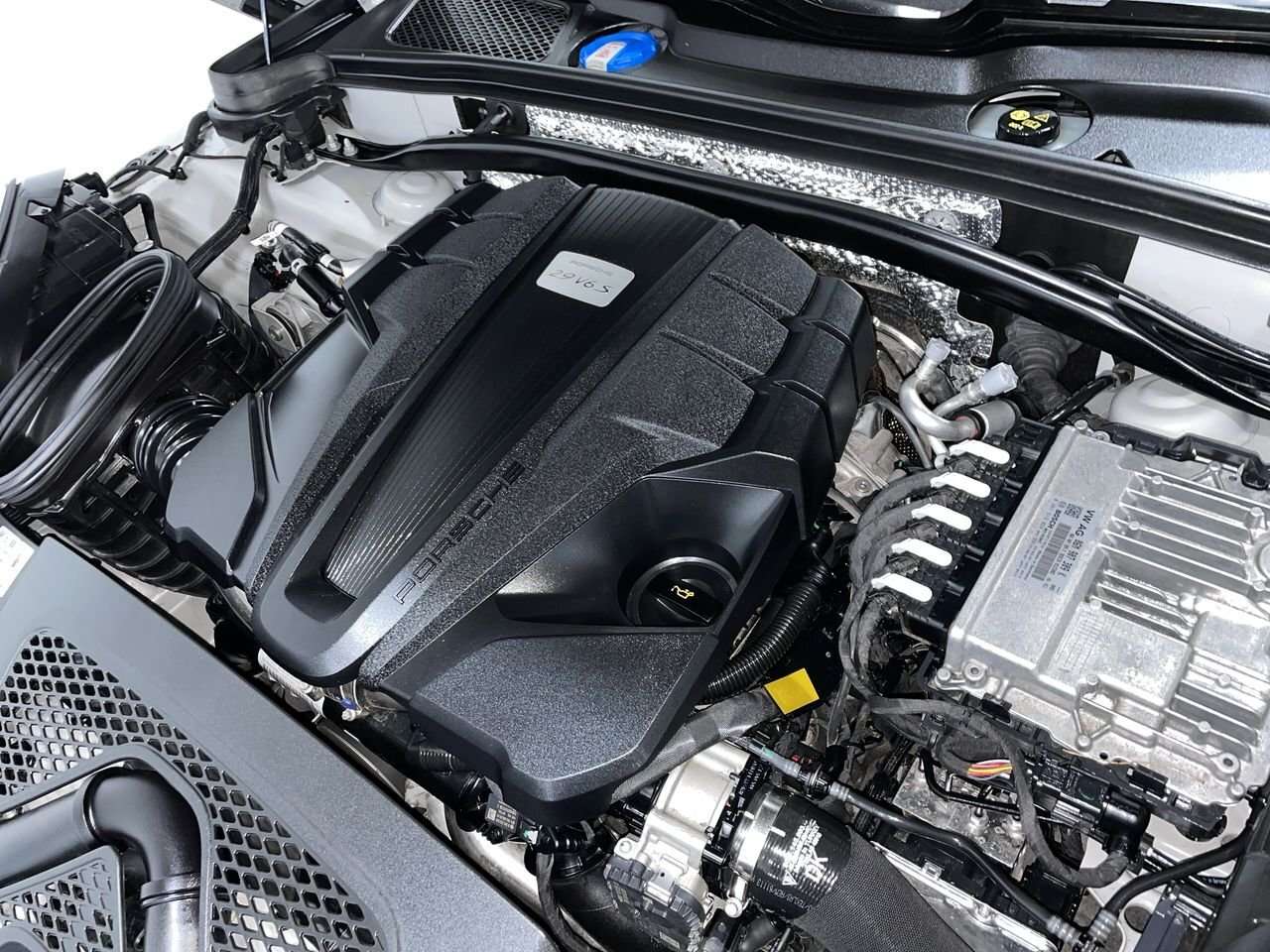 2023 Porsche Macan thumb 34