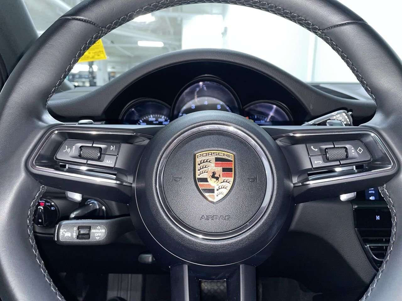 2023 Porsche Macan thumb 22