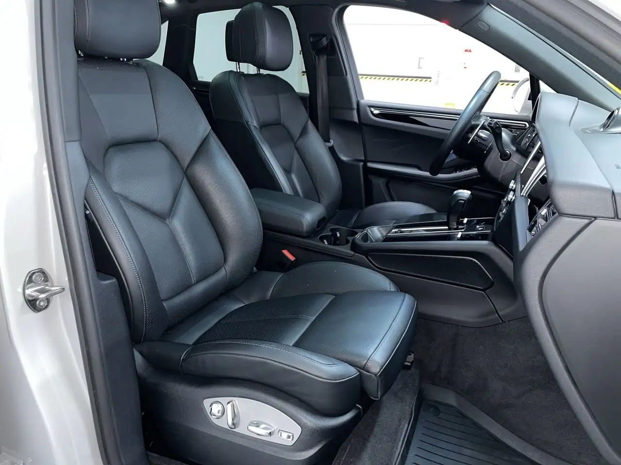 Porsche Macan снимка Porsche Macan