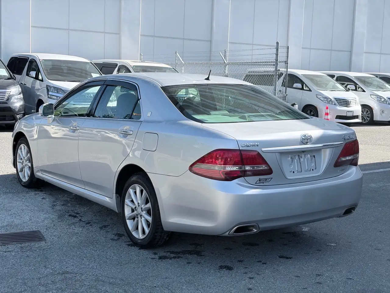 Toyota Crown снимка Toyota Crown