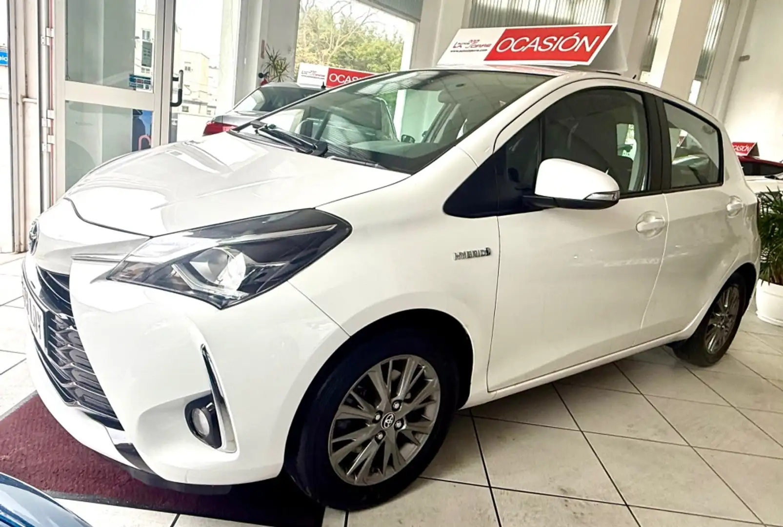 Toyota Yaris 100H 1.5 Active Blanco - 2