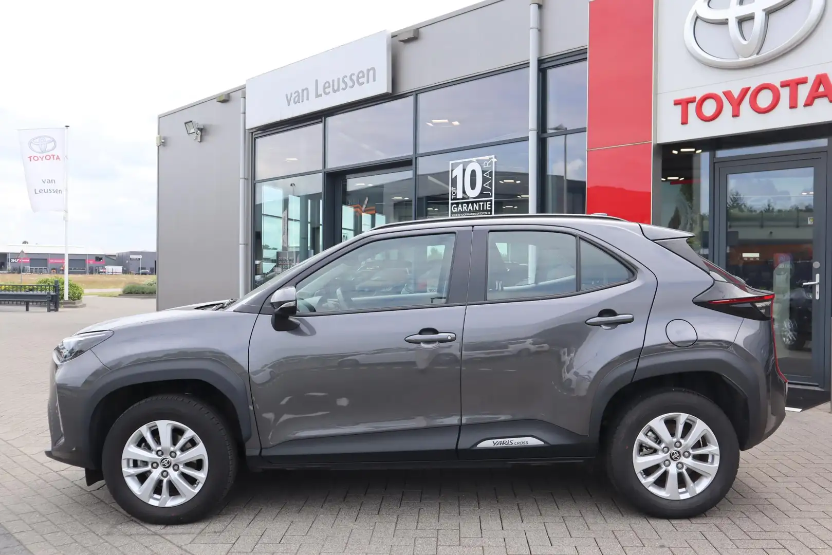 Toyota Yaris Cross 1.5 HYBRID 115 DYNAMIC APPLE/ANDROID STUUR+STOELVE Grijs - 2