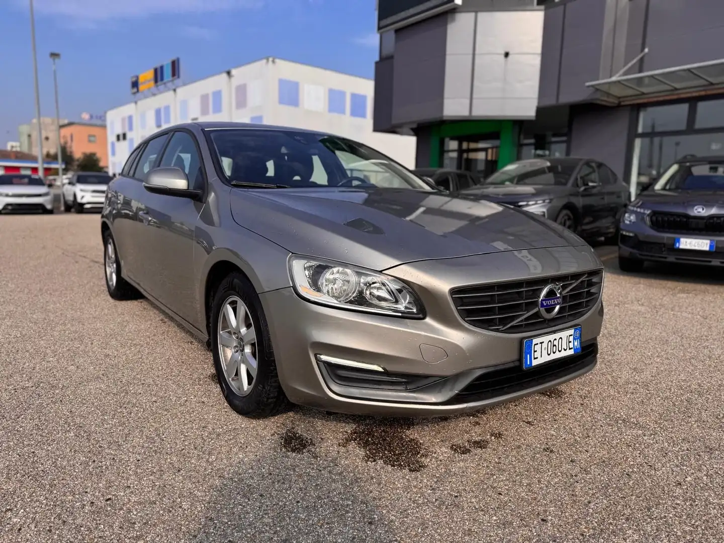 Volvo V60 V60 D2 1.6 Kinetic Gris - 2