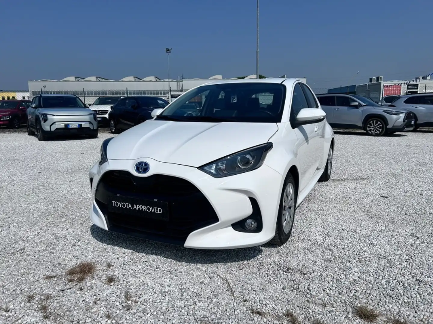 Toyota Yaris 1.5 Hybrid 5 porte Active Bianco - 1