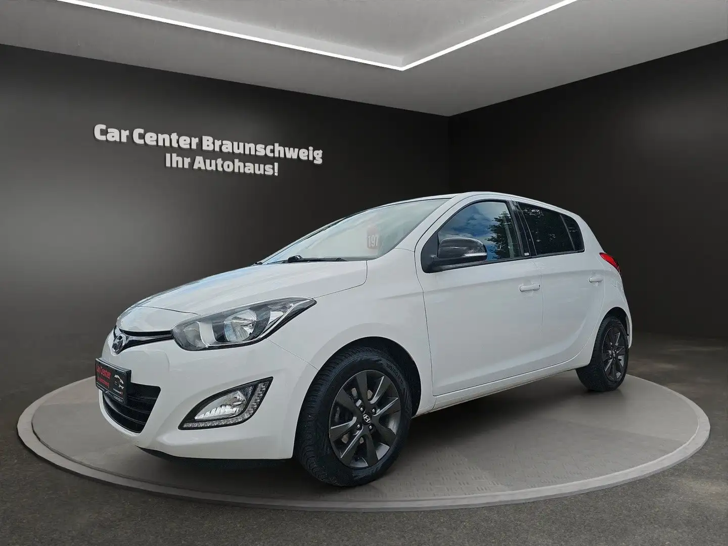 Hyundai i20 1.2 FIFA World Cup EDITION Gold+Led+Multi - 1