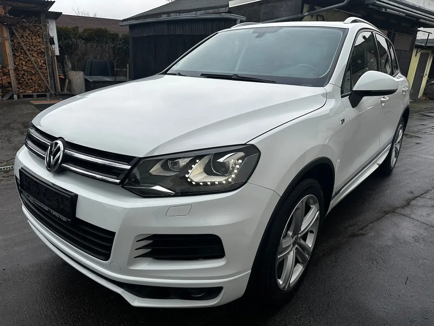 Volkswagen Touareg 3.0 V6 TDI BMT R-Line*Ahk*Xenon*Pano*Pdc Weiß - 1