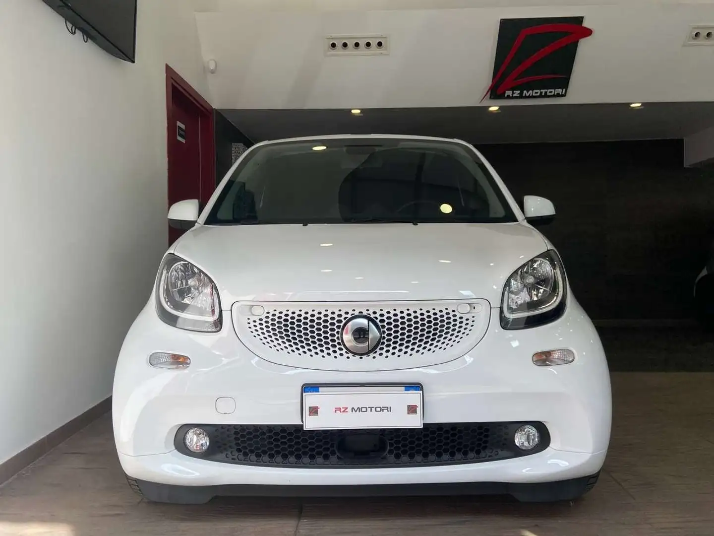 smart forTwo Cabrio 0.9 t Suitegrey white 90cv twinamic-ITA Weiß - 2