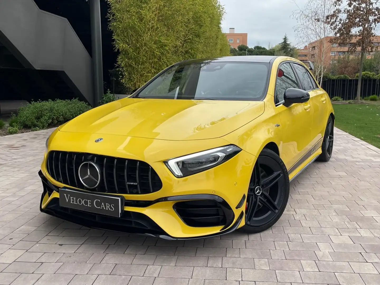 Mercedes-Benz A 220 Mercedes-AMG 45 S 4MATIC+ Amarillo - 1