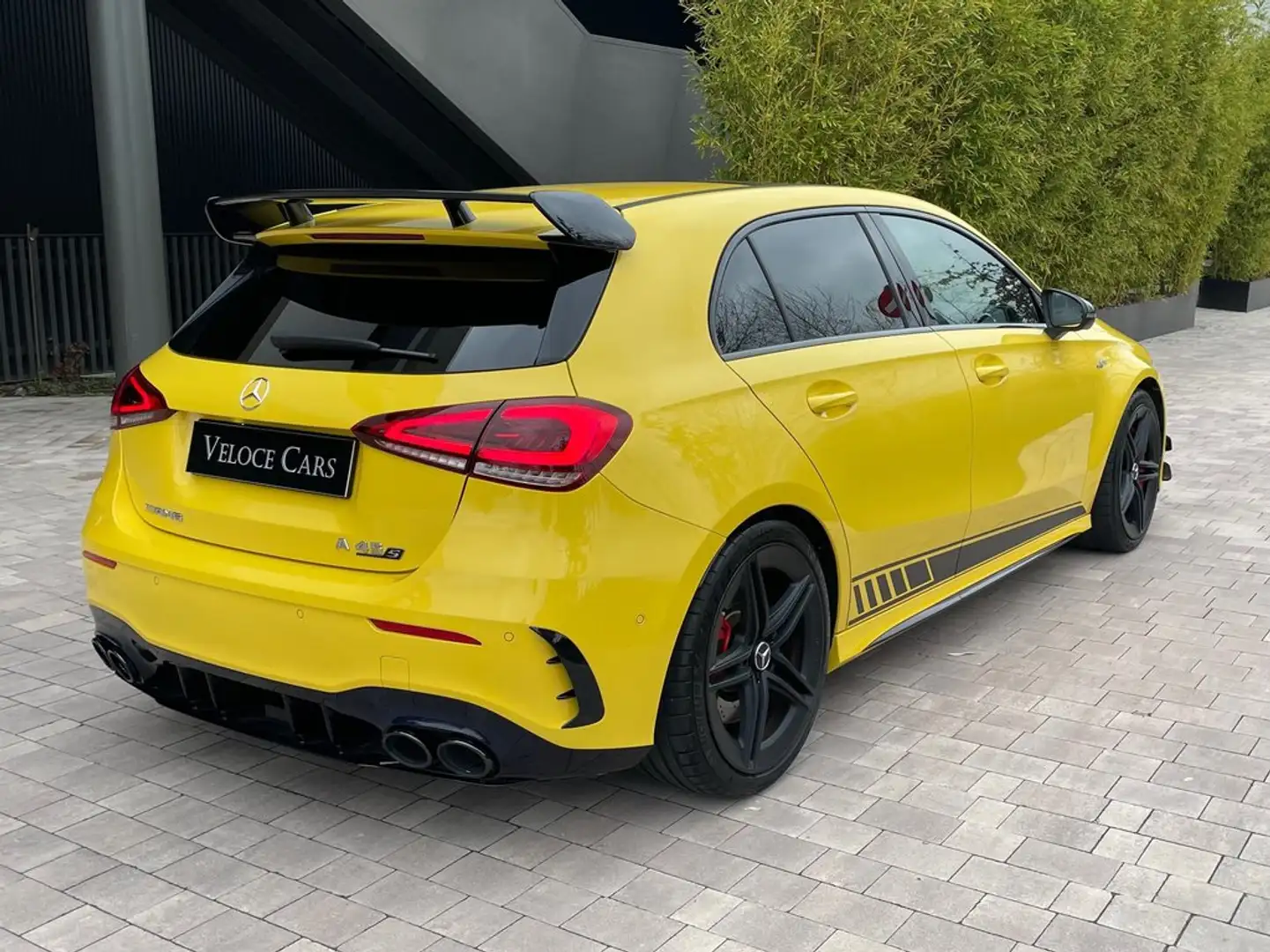Mercedes-Benz A 220 Mercedes-AMG 45 S 4MATIC+ Amarillo - 2