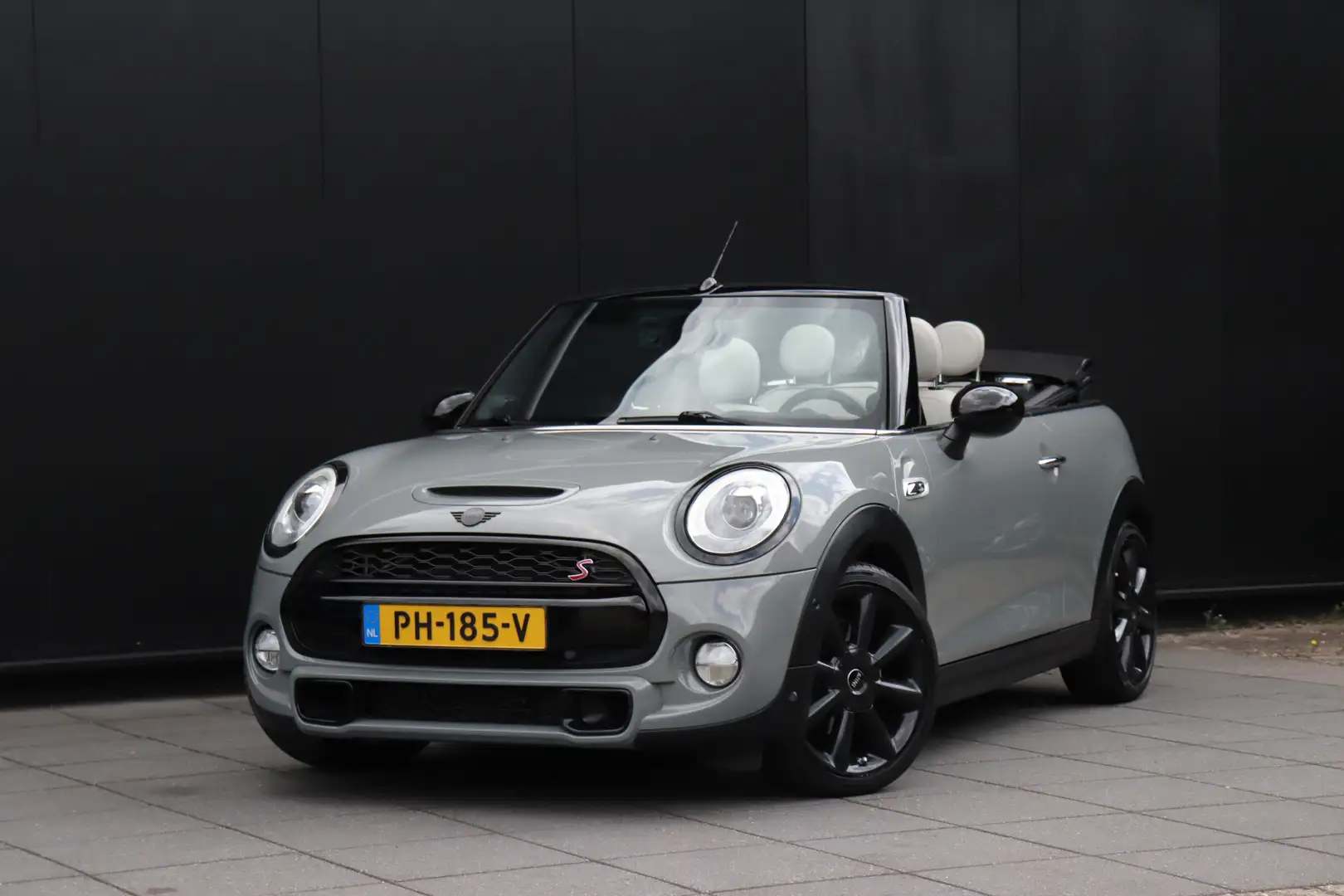 MINI Cooper S Cabrio Mini 2.0 Chili Serious Business 192 PK | LEDER | S Grijs - 2