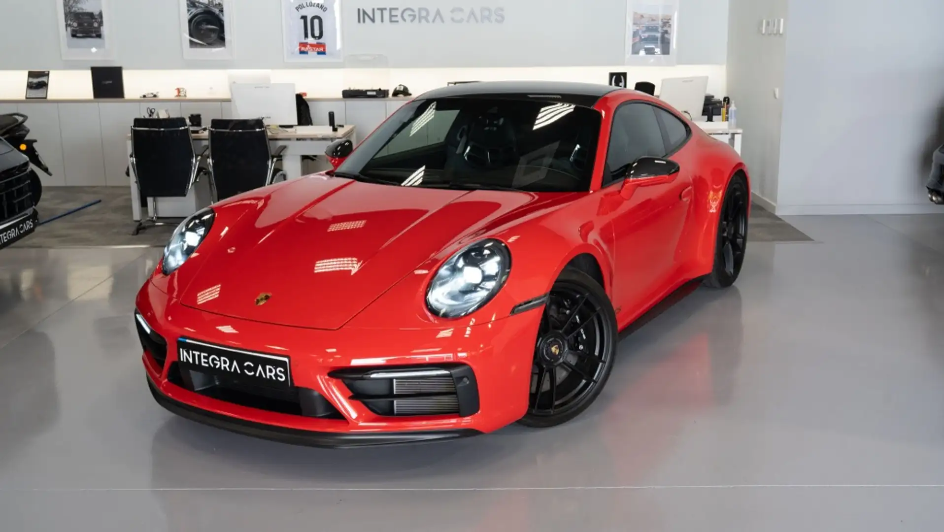 Porsche 992 Carrera GTS Coupé PDK Rojo - 2