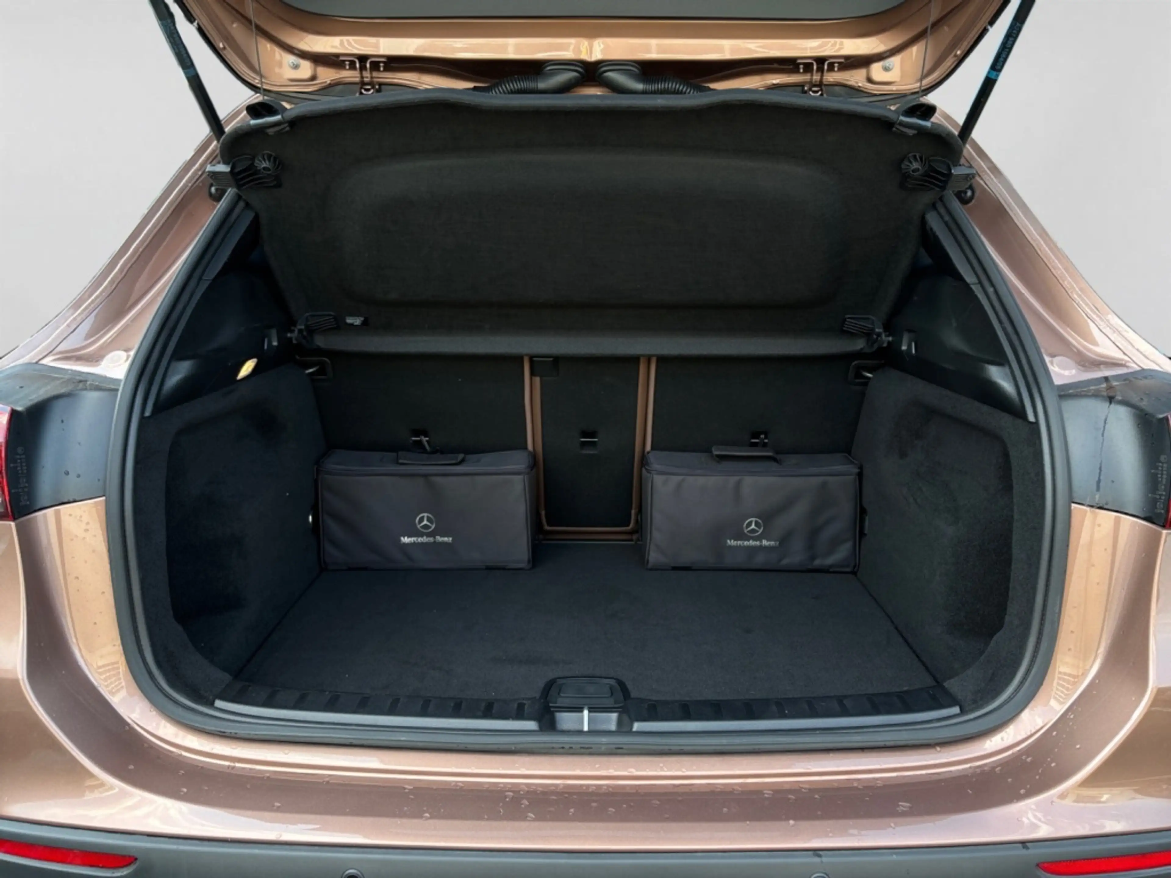 Mercedes-Benz GLA 250 e AMG|NIGHT|MBUX|SHZ|TEMP|KAM|LED|LEDER — photo 13