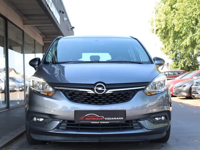 Opel Zafira view 4