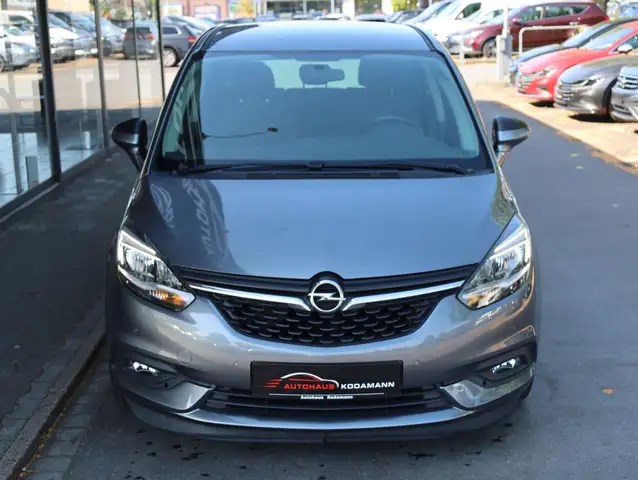 Opel Zafira view 3