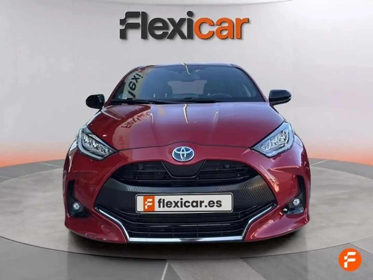 Toyota Yaris 120H 1.5 Style Rojo - 2