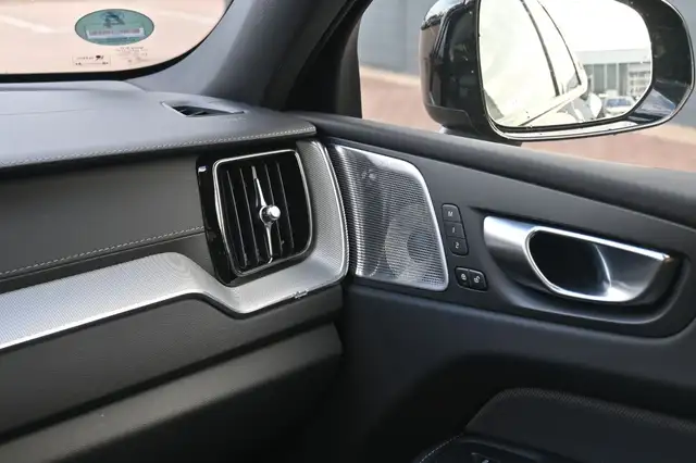 Volvo XC60 view 19