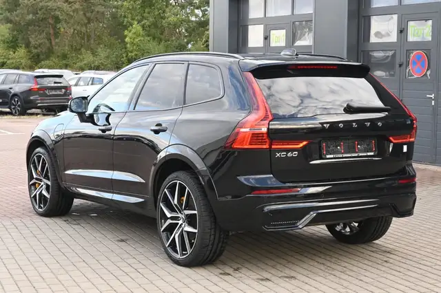 Volvo XC60 view 3