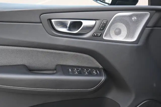 Volvo XC60 view 11