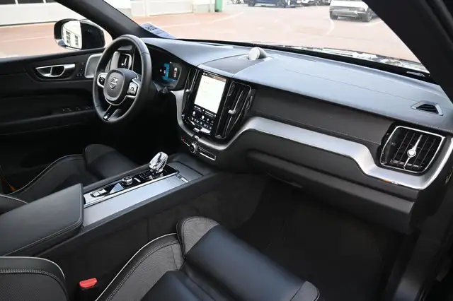 Volvo XC60 view 14