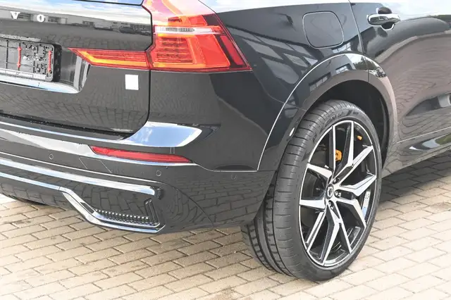 Volvo XC60 view 5