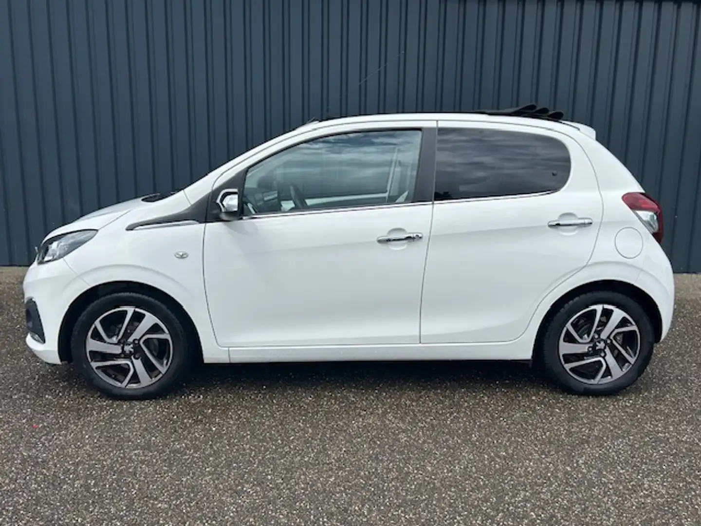 Peugeot 108 1.0 e-VTi 68pk 5D TOP! Allure I Navigatie I Camera Wit - 2