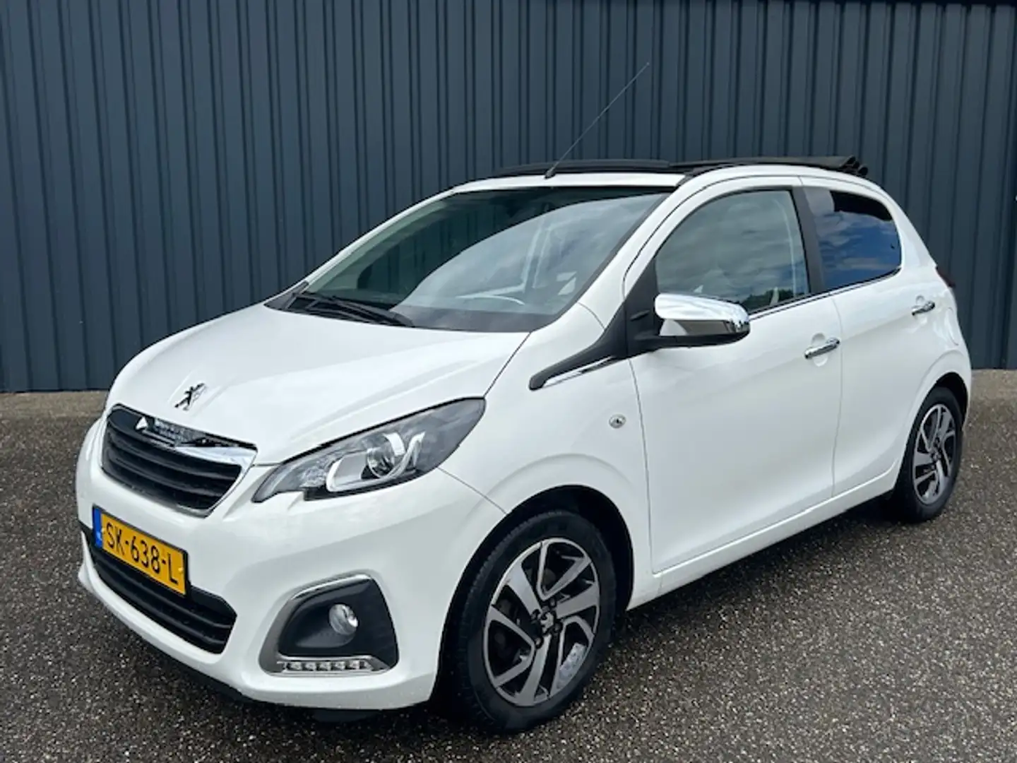 Peugeot 108 1.0 e-VTi 68pk 5D TOP! Allure I Navigatie I Camera Wit - 1