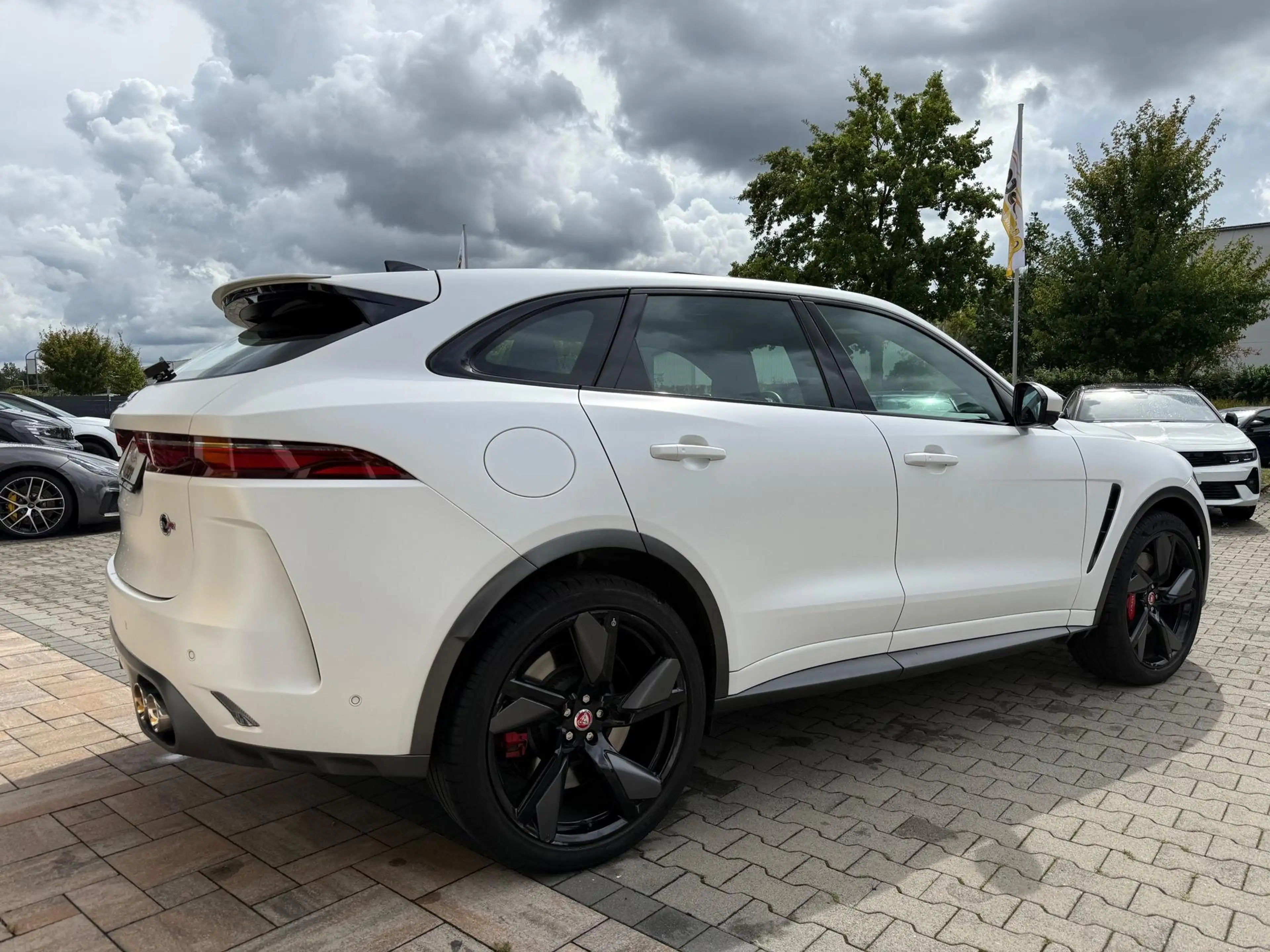 Jaguar F-Pace P550 SVR AWD 405 kW (551 PS), Autom. 8-Gang, Al... — photo 3
