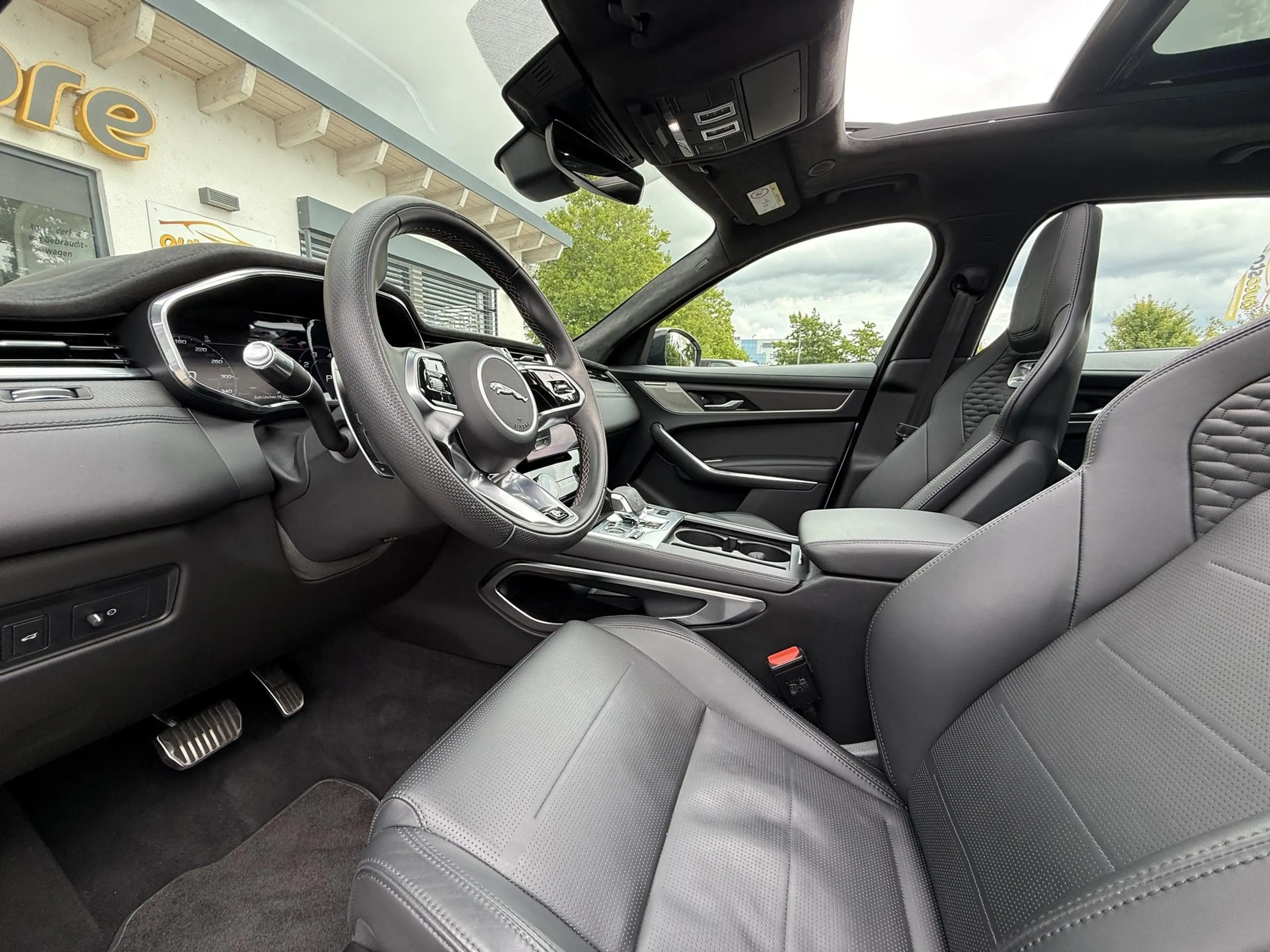 Jaguar F-Pace P550 SVR AWD 405 kW (551 PS), Autom. 8-Gang, Al... — photo 5