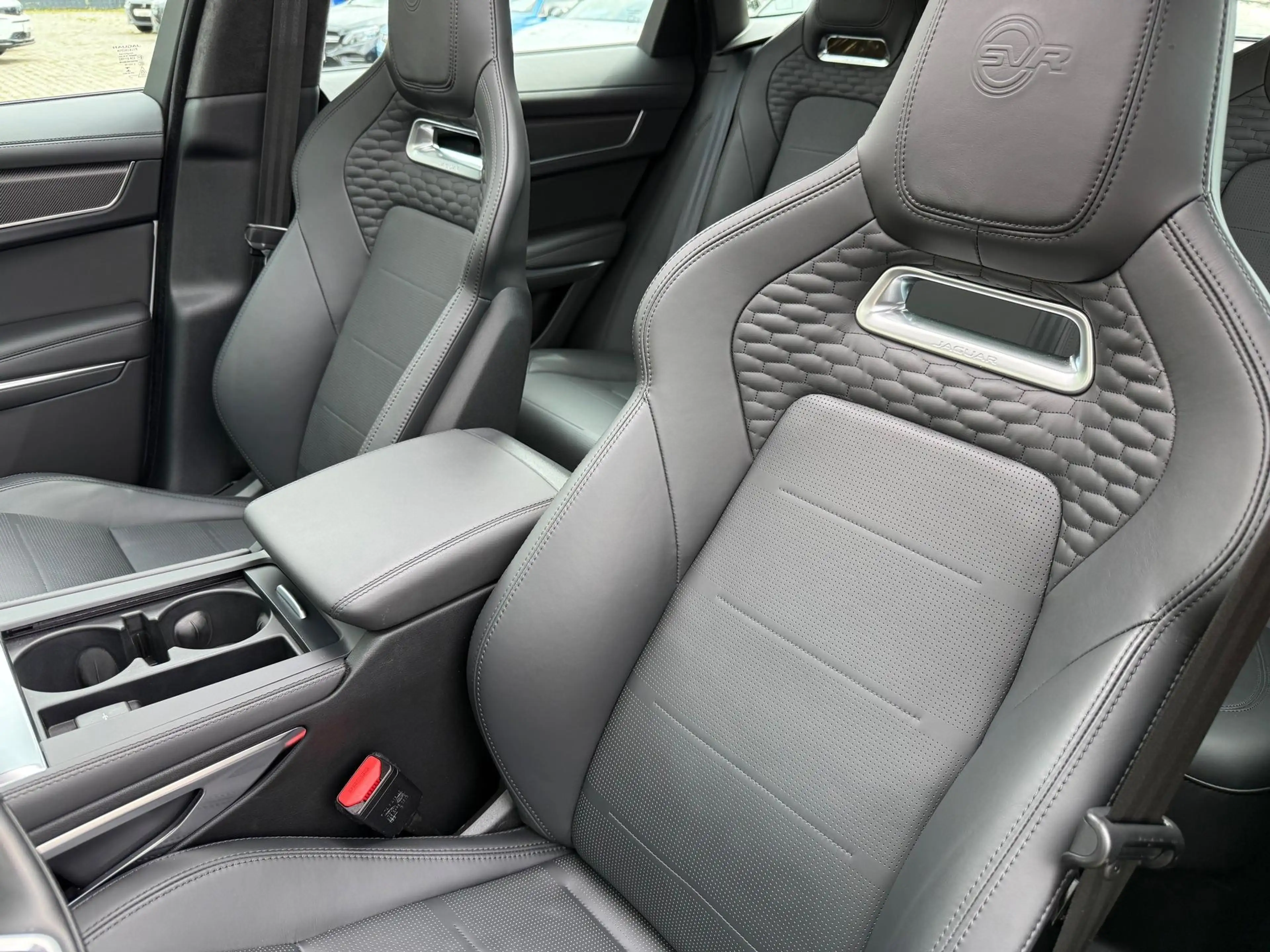 Jaguar F-Pace P550 SVR AWD 405 kW (551 PS), Autom. 8-Gang, Al... — photo 9