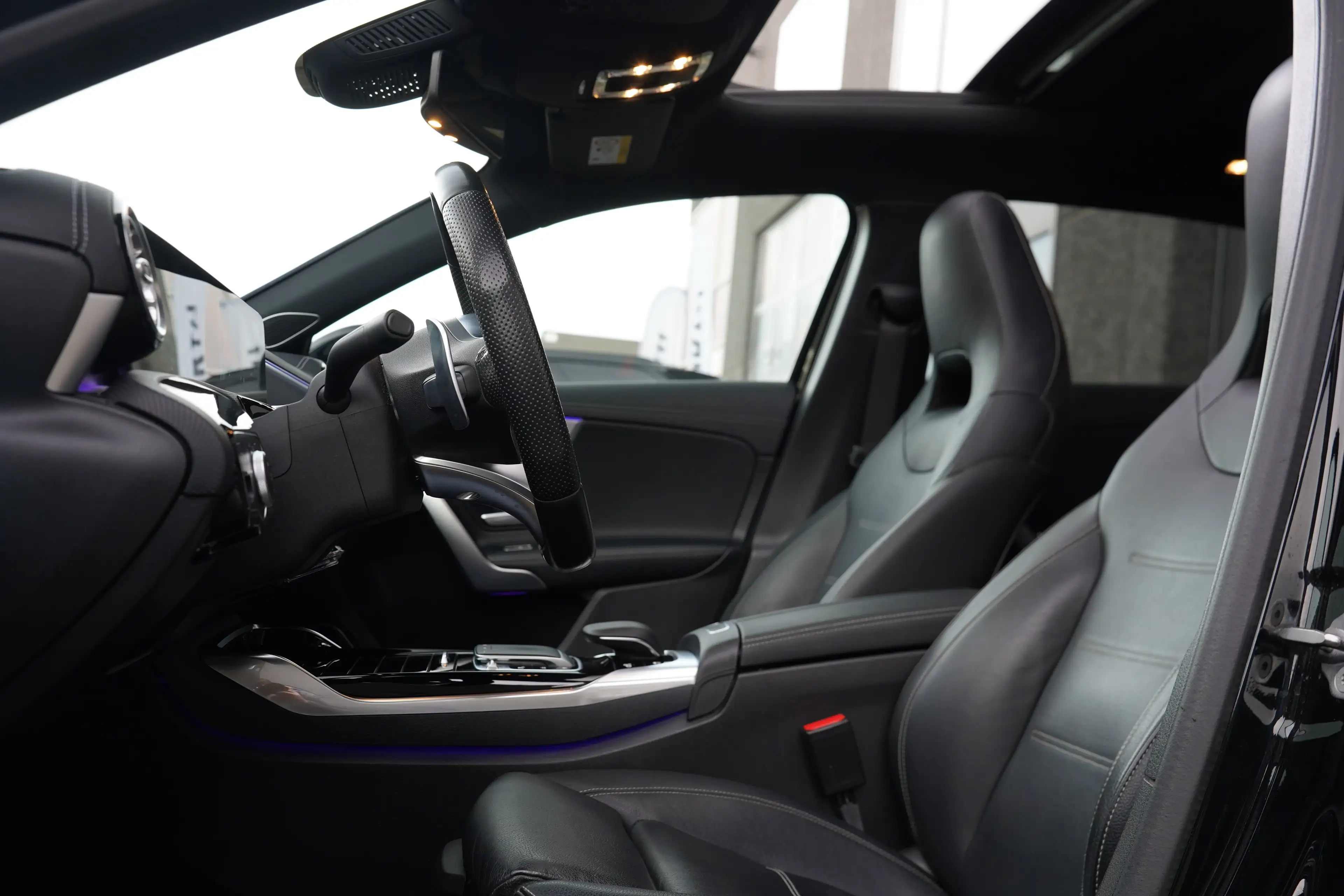 Mercedes-Benz A 35 AMG 4Matic AMG * PANO / BURMESTER / 360 / EL ZETEL* — photo 3