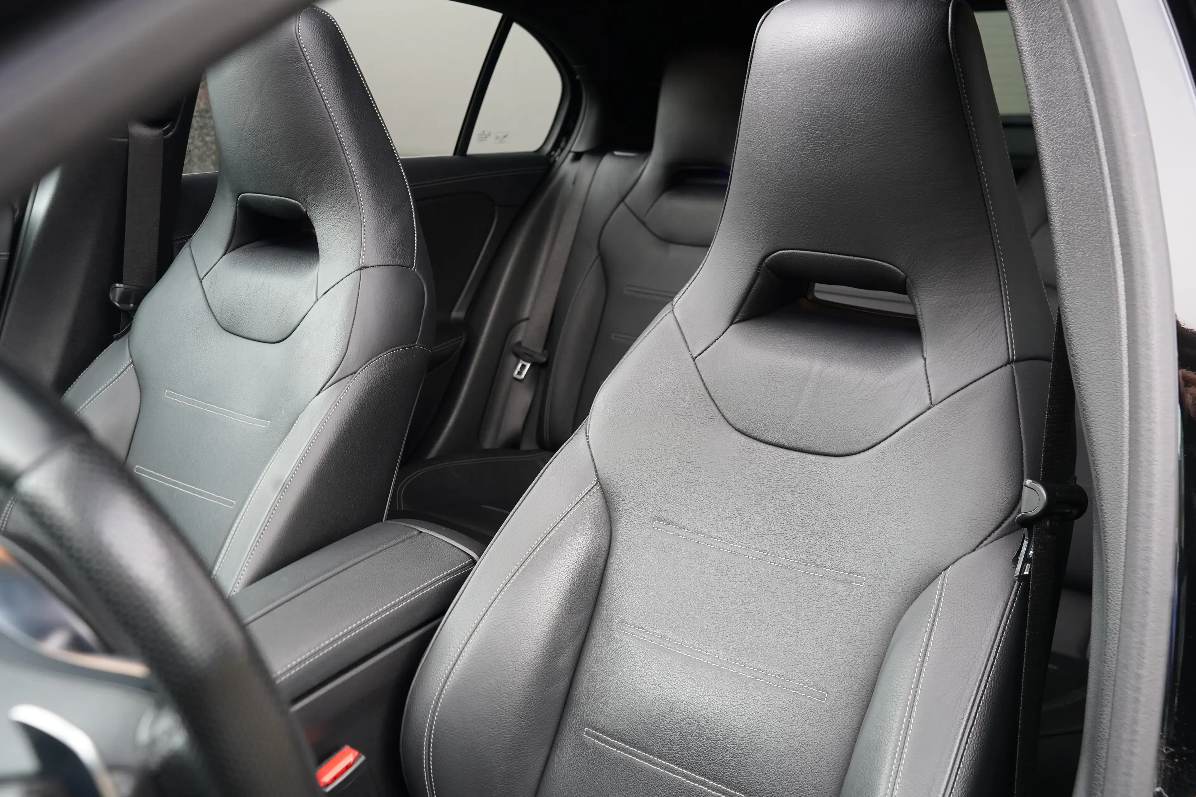 Mercedes-Benz A 35 AMG 4Matic AMG * PANO / BURMESTER / 360 / EL ZETEL* — photo 5