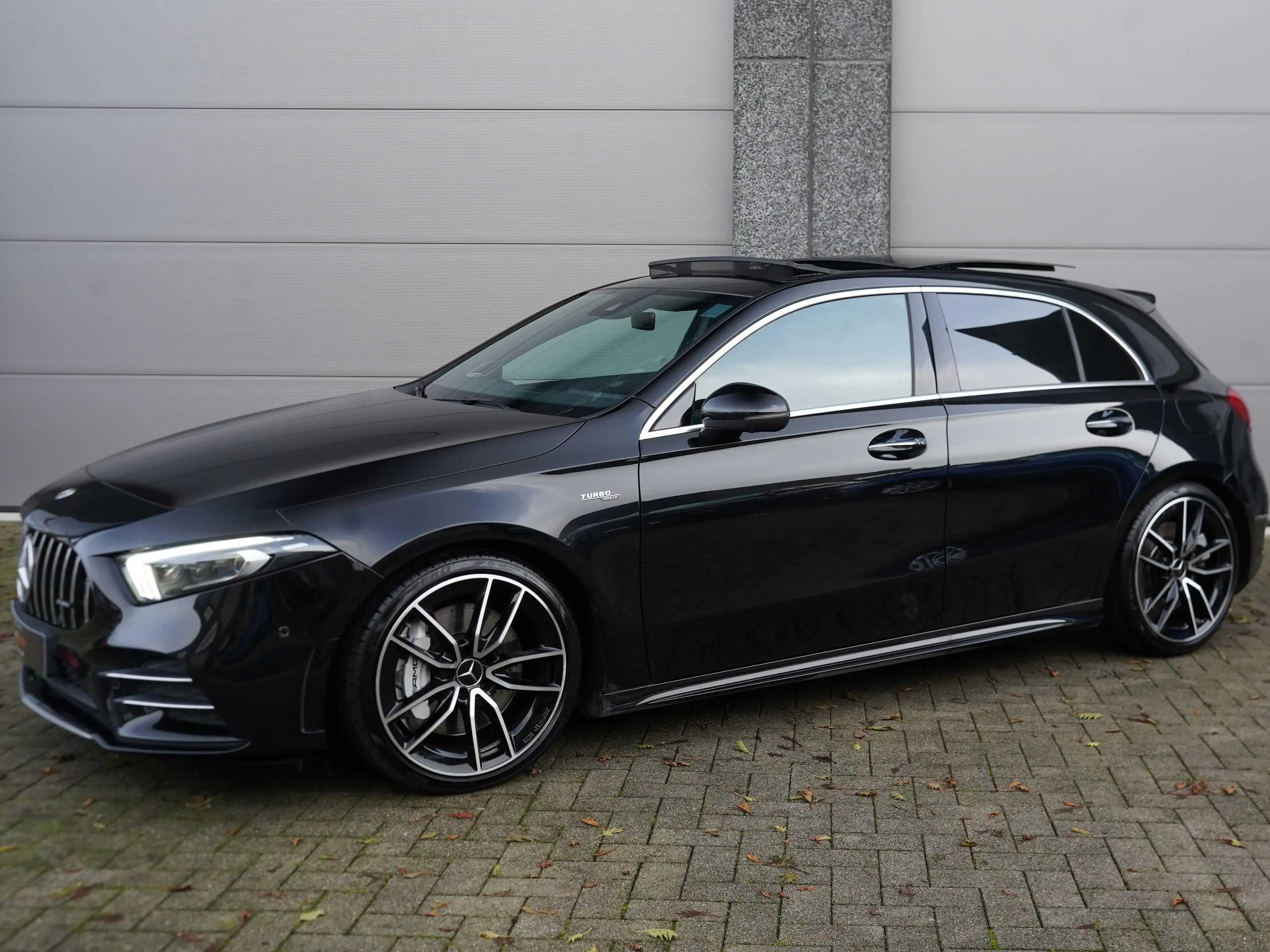 Mercedes-Benz A 35 AMG 4Matic AMG * PANO / BURMESTER / 360 / EL ZETEL* — photo 2