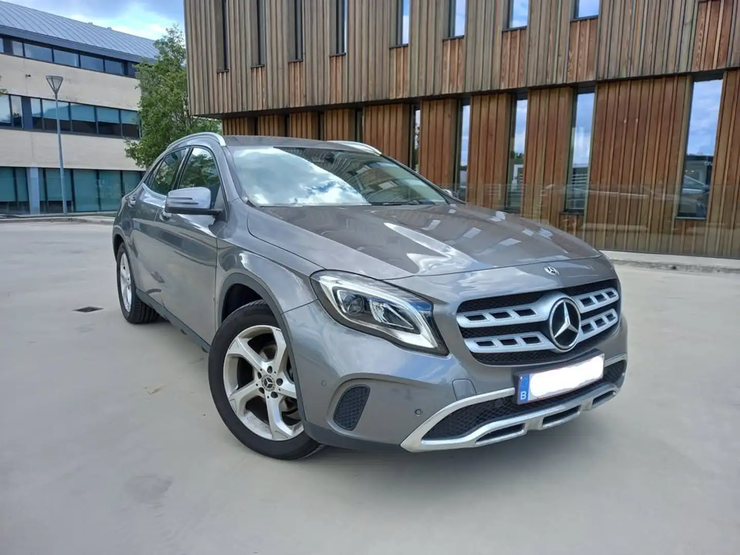 Mercedes-Benz GLA 180 GLA 180 Šedá - 2