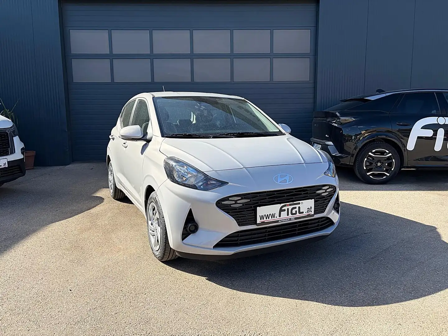 Hyundai i10 1,0 Jubilé Silber - 1